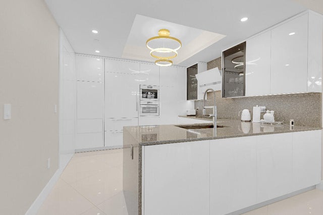 4 of 36 - 15811 Collins Avenue #2207, Sunny Isles Beach, FL