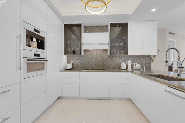 5 of 36 - 15811 Collins Avenue #2207, Sunny Isles Beach, FL