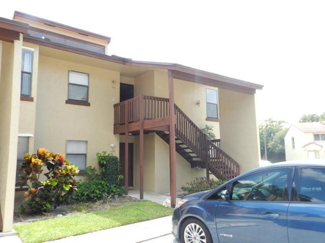 1 of 36 - 1110 Lakeview Dr East, Royal Palm Beach, FL