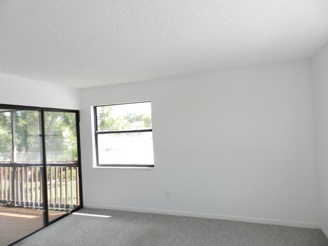 4 of 36 - 1110 Lakeview Dr East, Royal Palm Beach, FL
