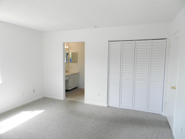 5 of 36 - 1110 Lakeview Dr East, Royal Palm Beach, FL