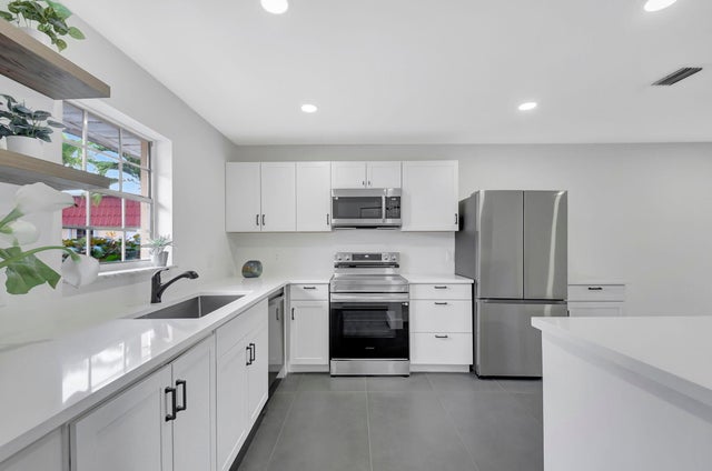 4 of 30 - 868 Worcester B Lane #b, Lake Worth, FL