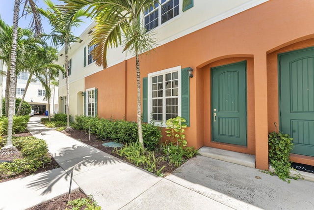 4 of 32 - 99 Sw 7th Court, Pompano Beach, FL