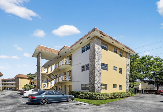 2 of 34 - 5111 W Oakland Park Boulevard #201, Lauderdale Lakes, FL