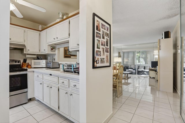 4 of 34 - 5111 W Oakland Park Boulevard #201, Lauderdale Lakes, FL