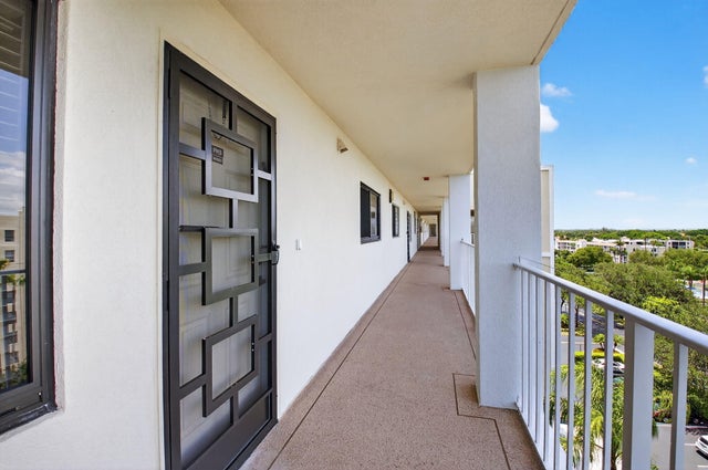 3 of 68 - 7290 Kinghurst Drive #803, Delray Beach, FL