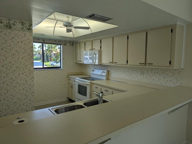 3 of 20 - 1600 Ne Dixie Highway #10-101, Jensen Beach, FL