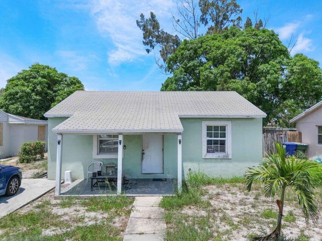 1 of 20 - 570 W 3rd Street, Riviera Beach, FL