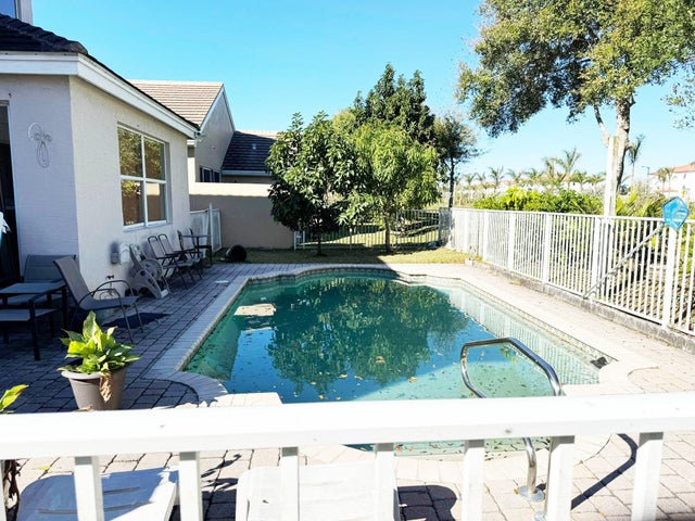 1 of 2 - 180 Kensington Way, Royal Palm Beach, FL