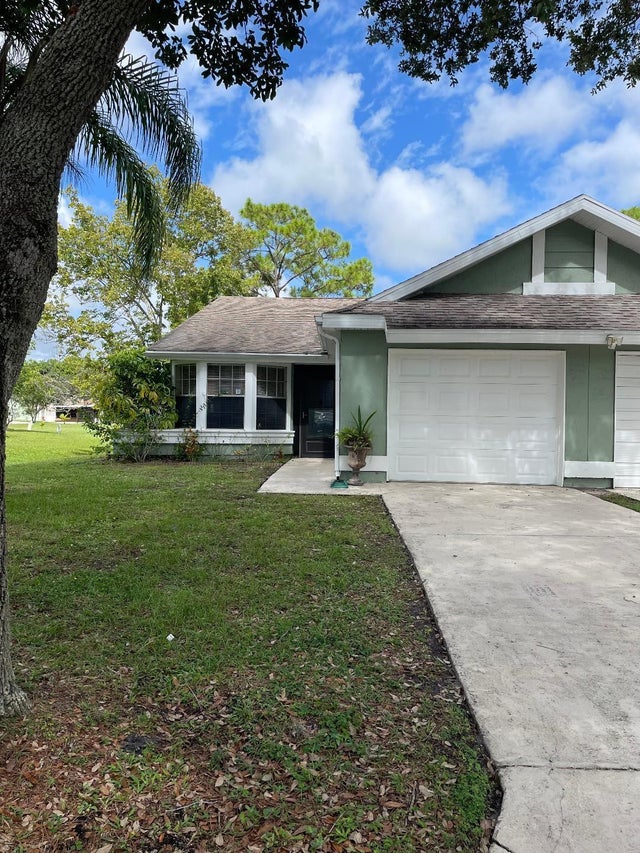 2 of 40 - 1437 Se Rivergreen Circle, Port Saint Lucie, FL