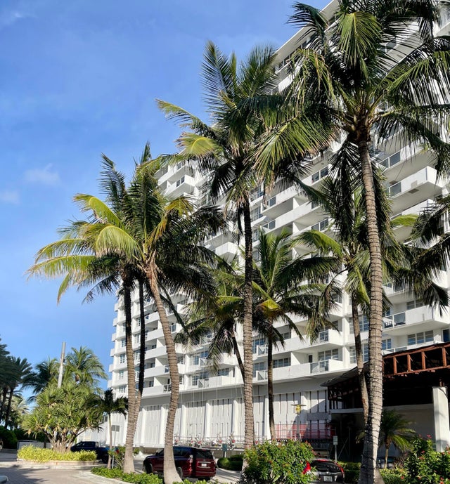 3 of 30 - 100 Lincoln Road #1105, Miami Beach, FL