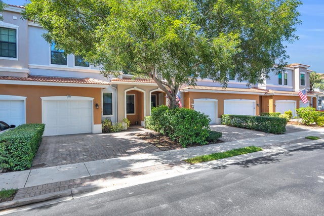 1 of 38 - 5018 S Astor Circle, Delray Beach, FL
