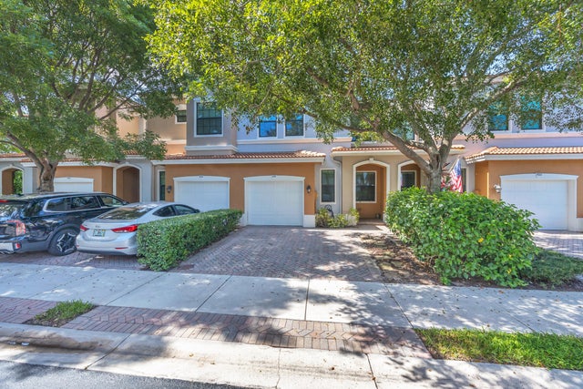 2 of 38 - 5018 S Astor Circle, Delray Beach, FL
