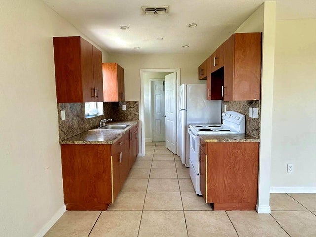 4 of 11 - 1053 Arkansas Avenue, Clewiston, FL
