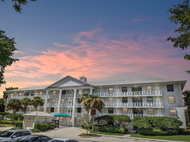 3 of 17 - 3520 Whitehall Drive #203, West Palm Beach, FL
