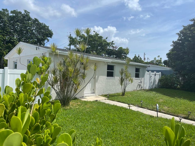 2 of 30 - 315 W Marthing Luther King Jr Avenue, Boynton Beach, FL