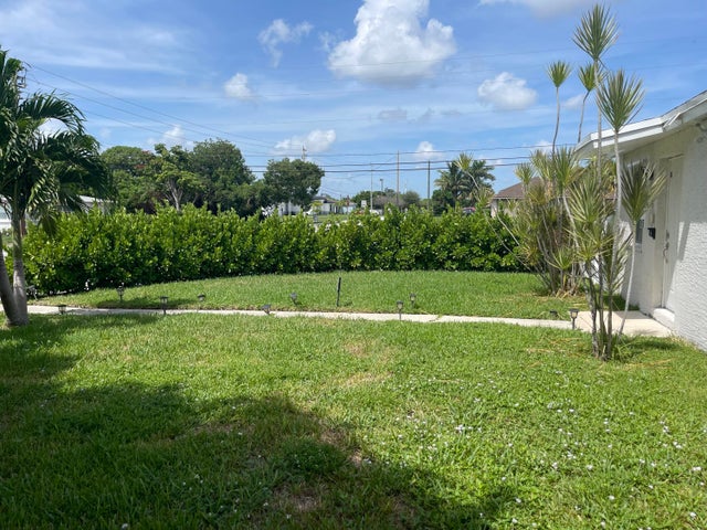 3 of 30 - 315 W Marthing Luther King Jr Avenue, Boynton Beach, FL