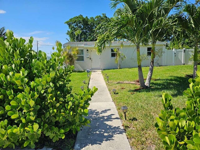 4 of 30 - 315 W Marthing Luther King Jr Avenue, Boynton Beach, FL