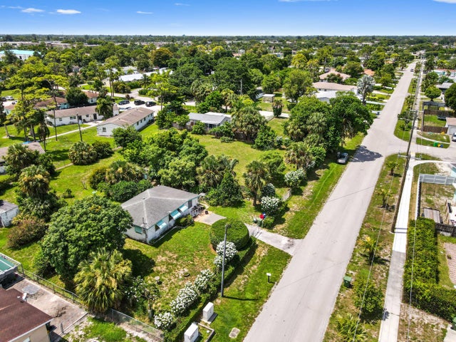 5 of 19 - 2653 Gulfstream Road, Palm Springs, FL