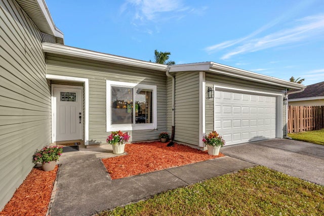 4 of 41 - 5588 Barnstead Circle, Lake Worth, FL