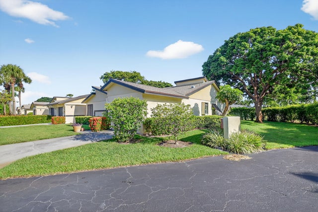 4 of 49 - 10 Ridge Point Drive #d, Boynton Beach, FL