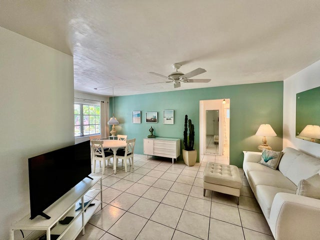 1 of 26 - 707 S 19th Avenue #7, Hollywood, FL