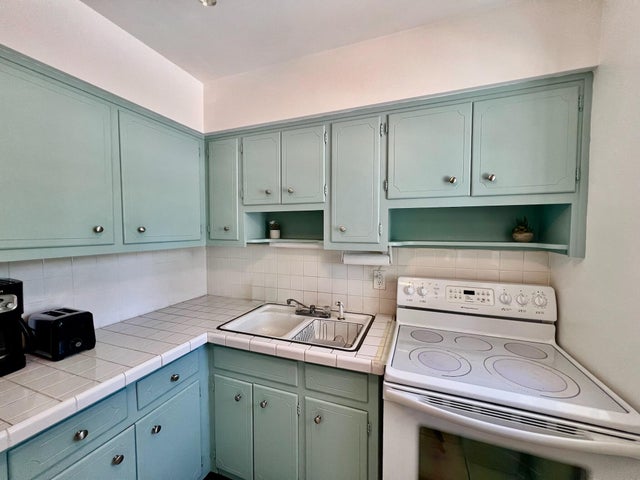 4 of 26 - 707 S 19th Avenue #7, Hollywood, FL