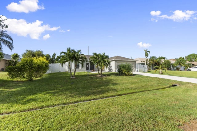1 of 30 - 842 Se Chaloupe Avenue, Port Saint Lucie, FL