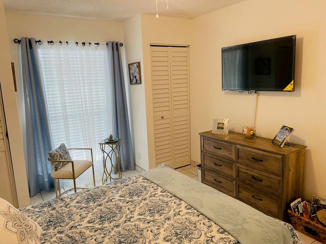 5 of 32 - 3372 Jog Park Drive, Greenacres, FL