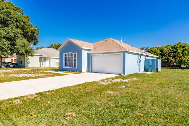 2 of 25 - 706 Wisteria Avenue, Fort Pierce, FL