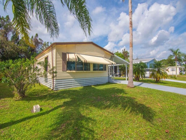 4 of 31 - 212 W Caribbean, Port Saint Lucie, FL