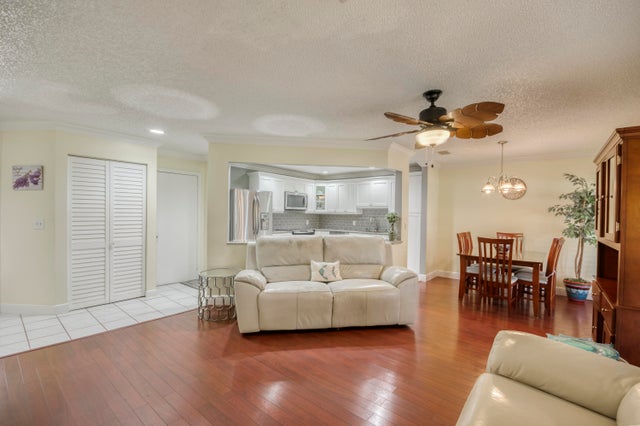 4 of 17 - 10 Lexington Lane E #b, Palm Beach Gardens, FL