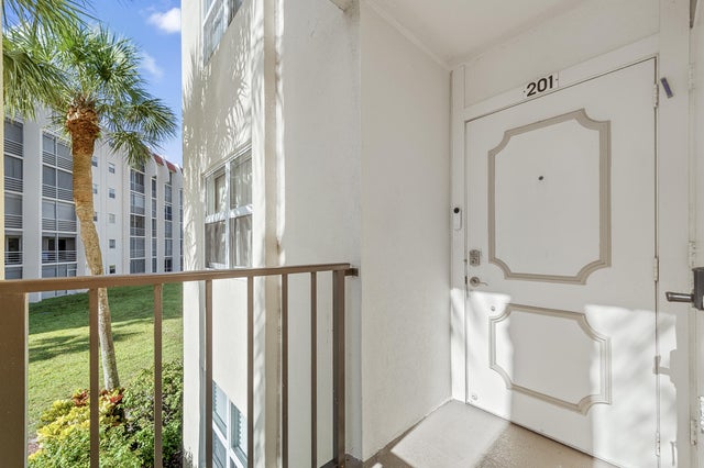 4 of 48 - 3871 Via Poinciana #201, Lake Worth, FL