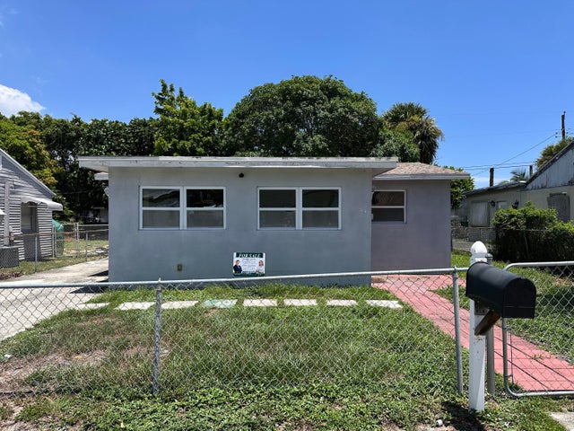 2 of 24 - 840 W 1st Street, Riviera Beach, FL
