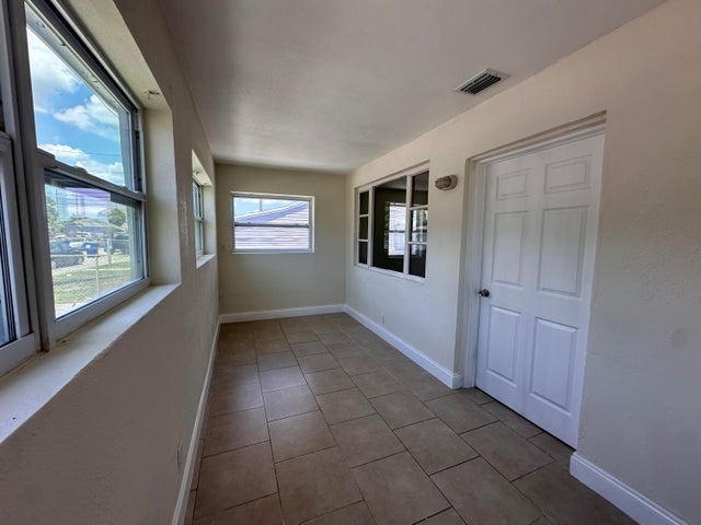 5 of 24 - 840 W 1st Street, Riviera Beach, FL