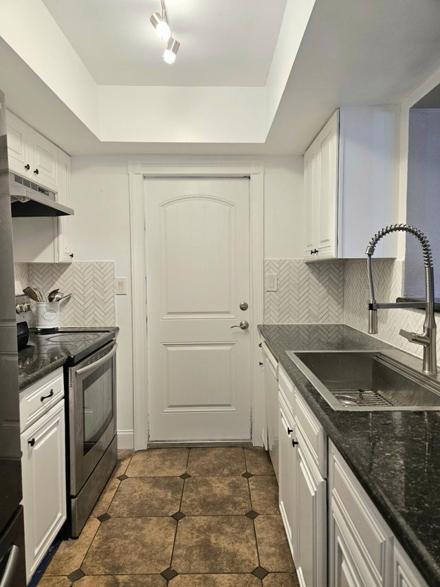 3 of 29 - 1441 Crest Drive, Lake Worth, FL