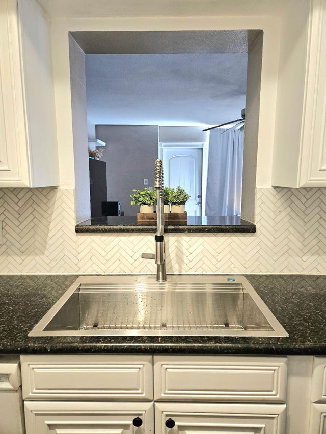 4 of 29 - 1441 Crest Drive, Lake Worth, FL