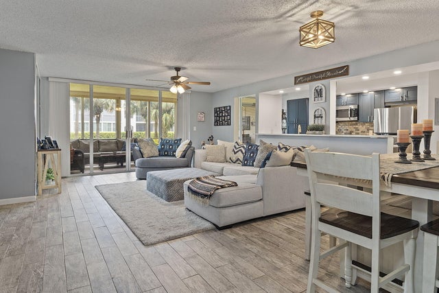 4 of 41 - 110 Half Moon Circle #d1, Hypoluxo, FL