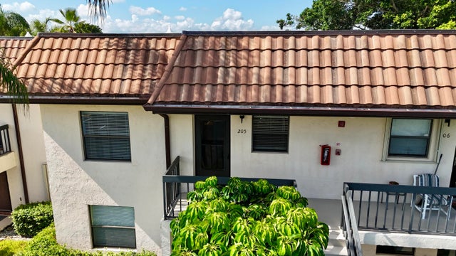 2 of 46 - 7214 Golf Colony Court #205, Lake Worth, FL