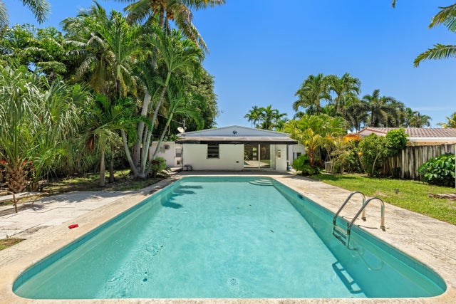 1 of 35 - 1637 N Victoria Park Road, Fort Lauderdale, FL