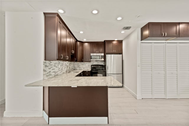 4 of 35 - 1637 N Victoria Park Road, Fort Lauderdale, FL