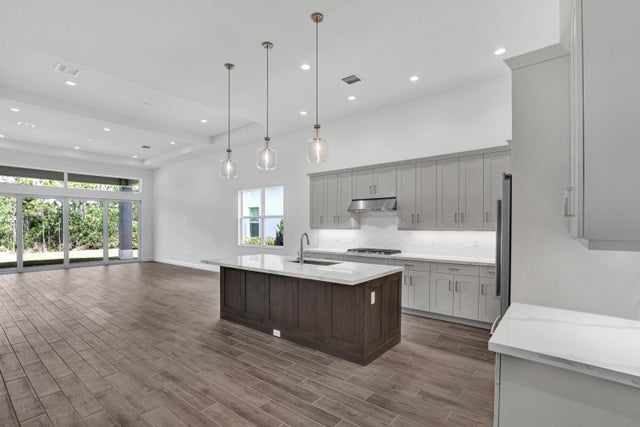 2 of 37 - 130 Se Palma Street, Port Saint Lucie, FL