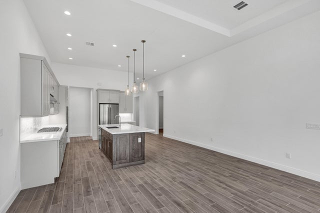 4 of 37 - 130 Se Palma Street, Port Saint Lucie, FL