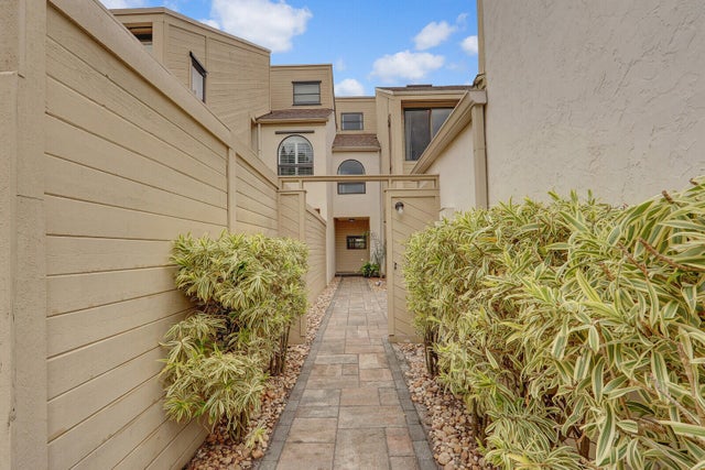 4 of 74 - 1102 Se Mitchell Avenue #203, Port Saint Lucie, FL