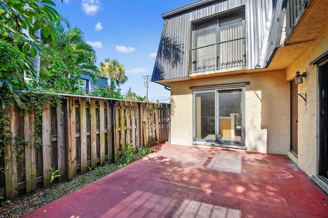 4 of 32 - 2494 Waterside Drive #4c, Lake Worth, FL