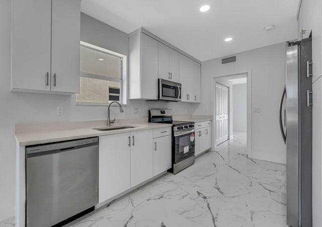 1 of 48 - 410 Nw 13th Avenue, Boynton Beach, FL