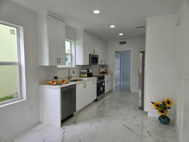 1 of 67 - 409 Nw 12th Avenue, Boynton Beach, FL