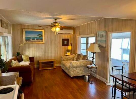 4 of 19 - 33 E Easy Street E, Hypoluxo, FL
