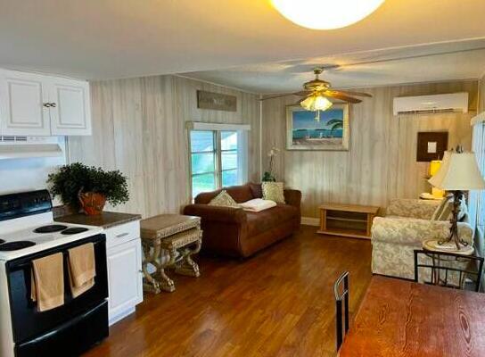 5 of 19 - 33 E Easy Street E, Hypoluxo, FL