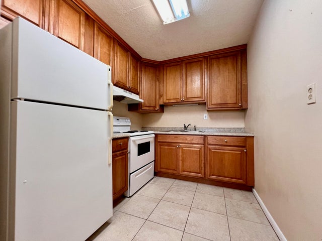 2 of 18 - 240 Bedford J, West Palm Beach, FL